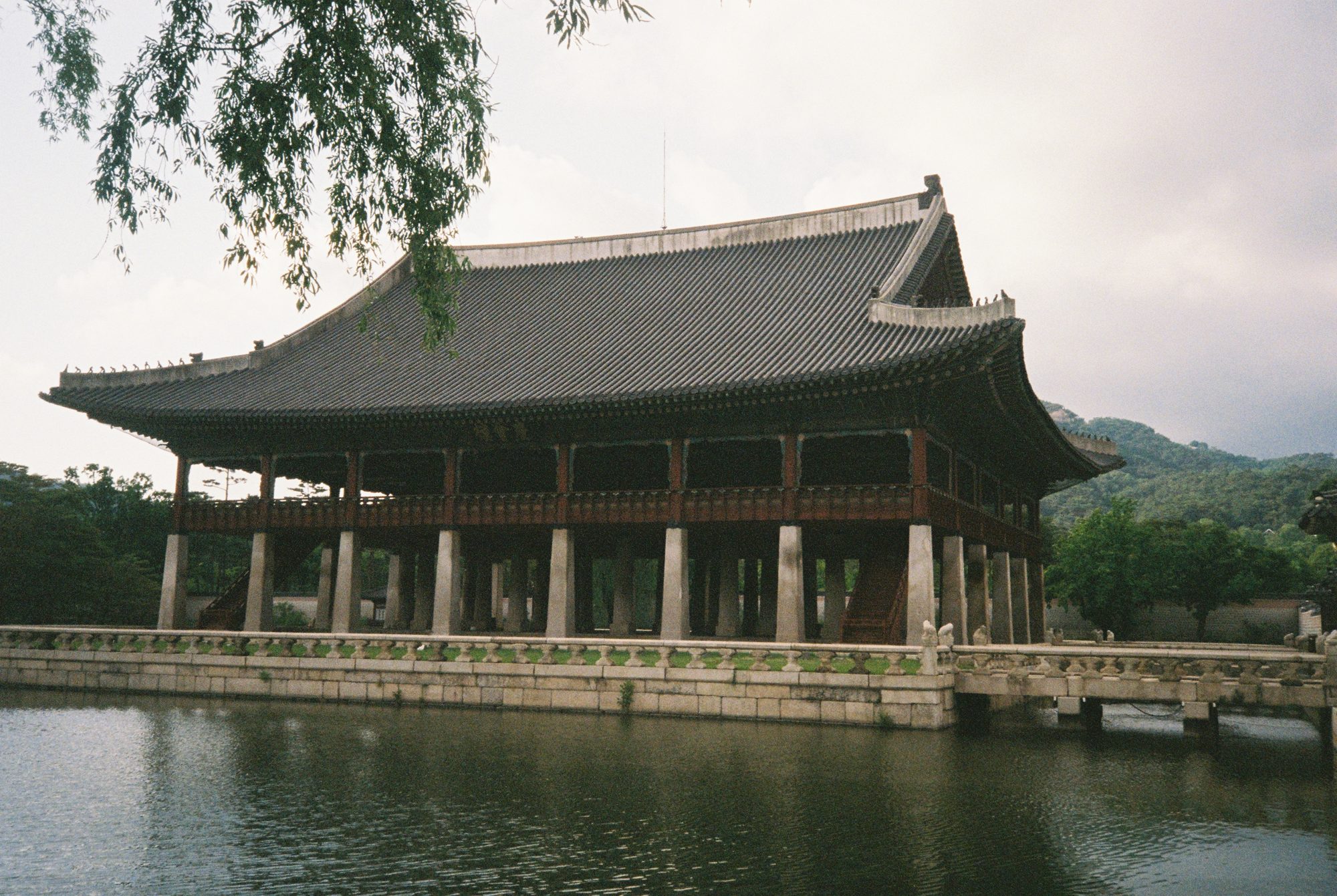 Pavillon am Wasser